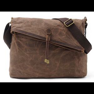 Tom clovers messenger shoulder bag